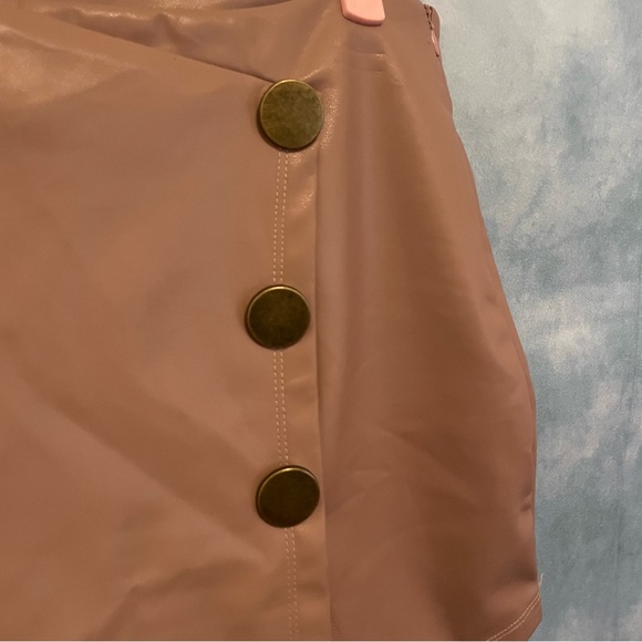 Haute Monde pleather skort - Picture 2 of 7